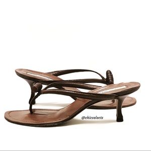 MANOLO BLAHNIK LEATHER THONG SANDALS SIZE 38